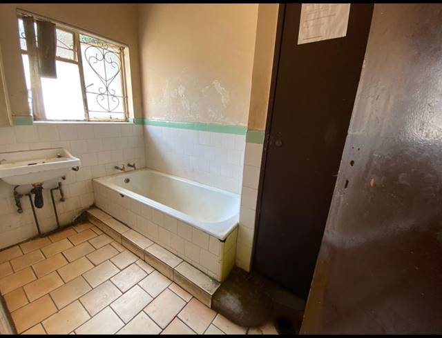 20 BEDROOM HOUSE FOR SALE IN VEREENIGING CENTRAL